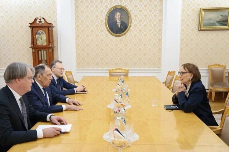 Costa Rican Rebeca Grynspan meets with the Foreign Minister of Russia, Sergei Lavrov, in the midst of the race for the UN Secretary General