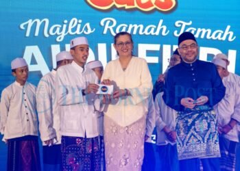 23 tahfiz students among duit raya recipients at Cats FM Raya do
