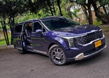 We tested the Kia Carnival hybrid: for large families