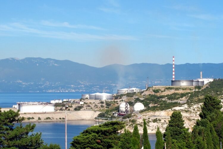 Croatian Prime Minister Urges Settlement of Dispute between MOL and INA