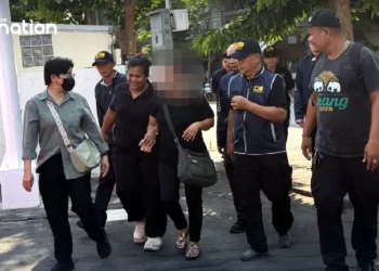 State official, five others held over Thai birth certificate fraud