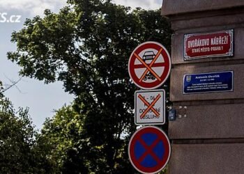 The proposal for a summer ban on the entry of cars into the center outraged the councilors of seven Prague districts