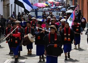 Misak indigenous people protest in Bogotá, accusing expropriation of more than 9 thousand hectares