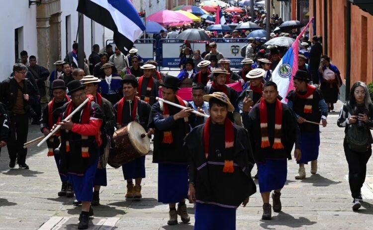 Misak indigenous people protest in Bogotá, accusing expropriation of more than 9 thousand hectares