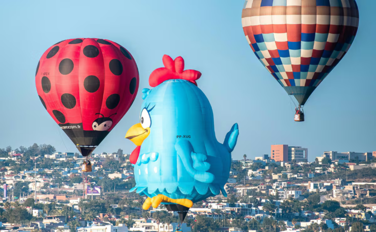 Giant balloon parade in CDMX for Children’s Day