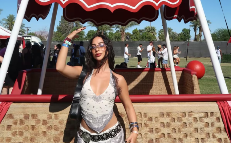 María Chacón shines at Coachella with a miniskirt set