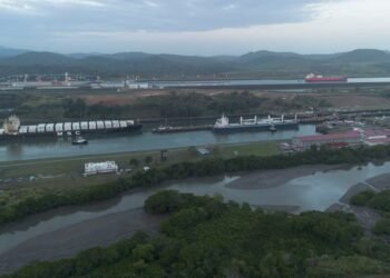 This explains the race to cross the Panama Canal, after the closure of the Strait of Hormuz