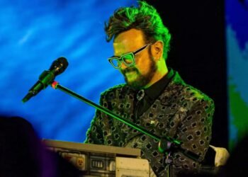 In the midst of his legal problems, Aleks Syntek reappears on social networks and assures: “There is Syntek for a while!”