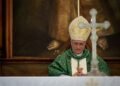 Bishop Silvio Báez encourages not to surrender to “evil”