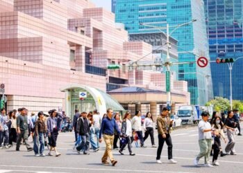 Taiwanese cautious on spending: poll
