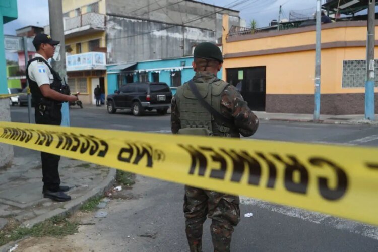 “A war between gangs”: Minister of the Interior Marco Villeda talks about the massacre in a cevichería in zone 6