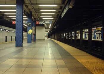 Police kill man who stabbed several people in the New York subway; the attacker carried a machete