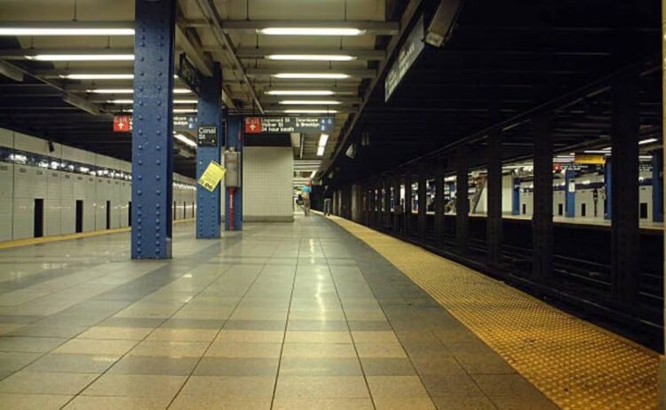 Police kill man who stabbed several people in the New York subway; the attacker carried a machete