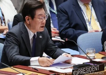 (LEAD) Lee to attend talks on naval mission for Hormuz led by Britain, France