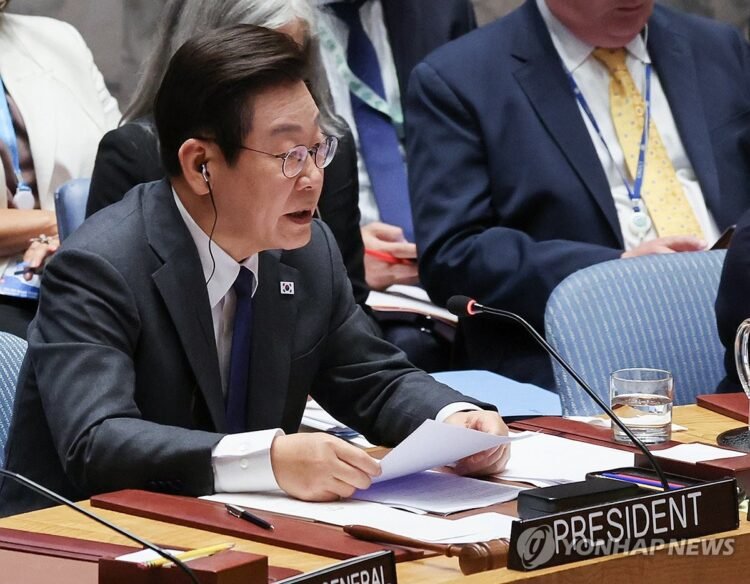 (LEAD) Lee to attend talks on naval mission for Hormuz led by Britain, France