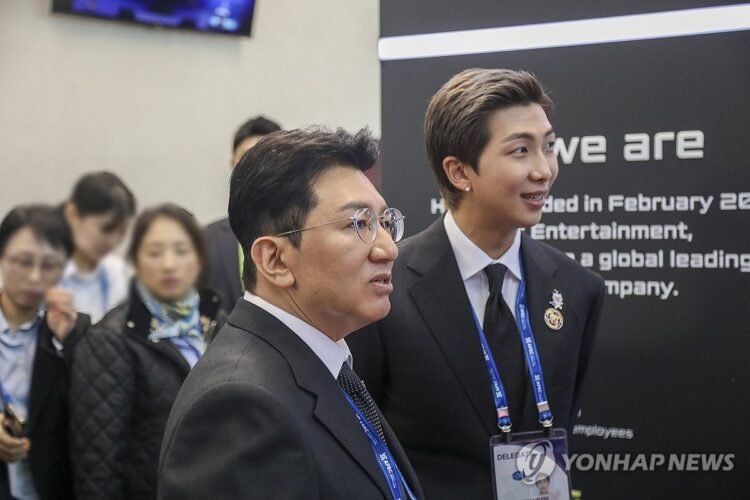 (2nd LD) Police seek arrest warrant for Hybe chairman over alleged unfair stock trading