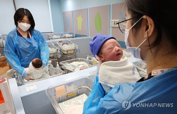 Childbirths grow at record high pace in Feb.: data