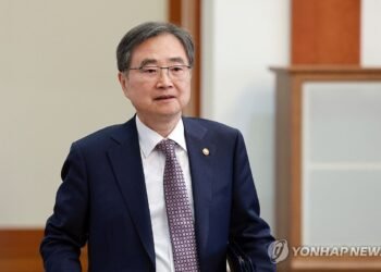 FM Cho voices hope to expand cooperation with Brazil in supply chains amid Mideast crisis