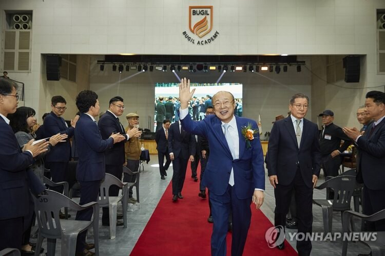 Members of corporate owner families paid average 2.7 bln won