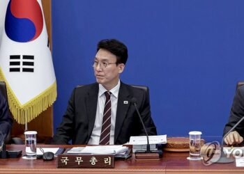 (LEAD) S. Korea dispatches envoys to Algeria, Libya for alternative supply chains amid Mideast crisis: FM