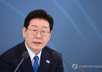 Lee calls for deregulation in new businesses