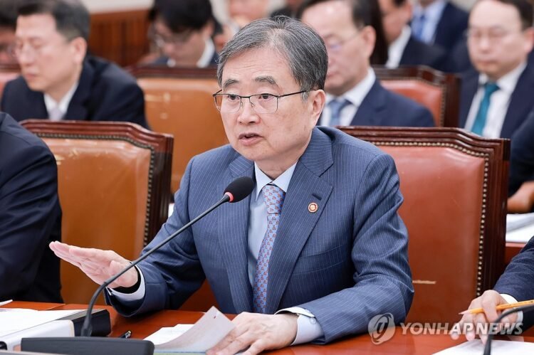 (LEAD) S. Korea has no plans to pay Iran for passage of stranded ships in Strait of Hormuz: FM