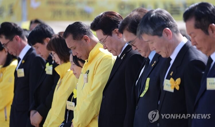 (LEAD) Lee says feels ‘heavy responsibility’ over 2014 Sewol ferry disaster