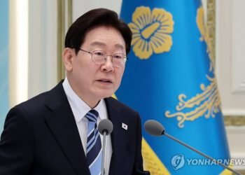 Lee calls for reopening of Strait of Hormuz, pledges support for free navigation