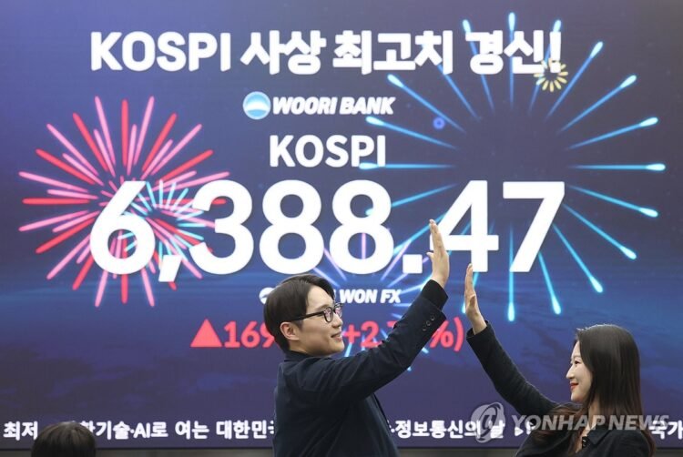 (2nd LD) KOSPI sets record peak amid hopes of peace talks, tech rally