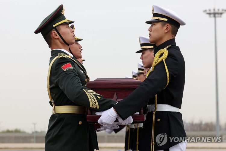 (LEAD) S. Korea returns remains of 12 Chinese troops killed in Korean War