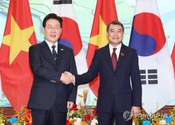 (2nd LD) Lee vows to bolster energy, infrastructure cooperation with Vietnam