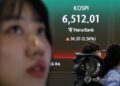 (LEAD) Seoul stocks open tad lower amid little progress in peace talks