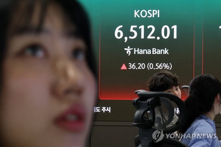 (LEAD) Seoul stocks open tad lower amid little progress in peace talks