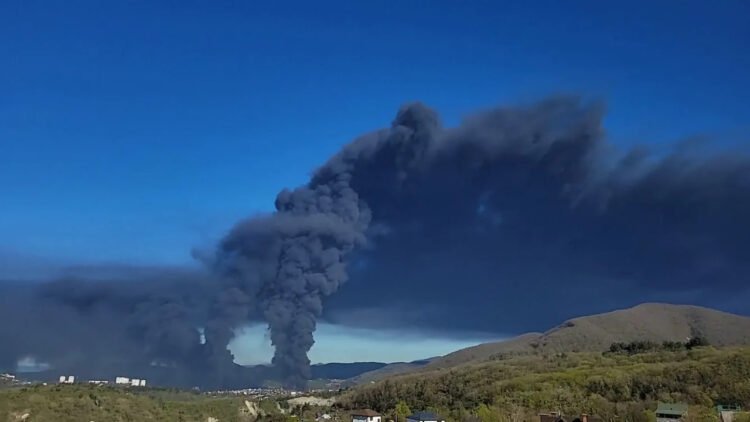 The next attack on Tuapse: in the port – a strong fire, in the city – smoke and soot