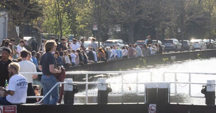Ten of the best Dublin pubs in sunny weather: from beer gardens to pints by the sea – The Irish Times
