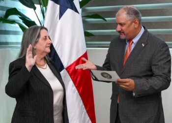 Ángela Russo is sworn in as Ombudsman in the National Assembly