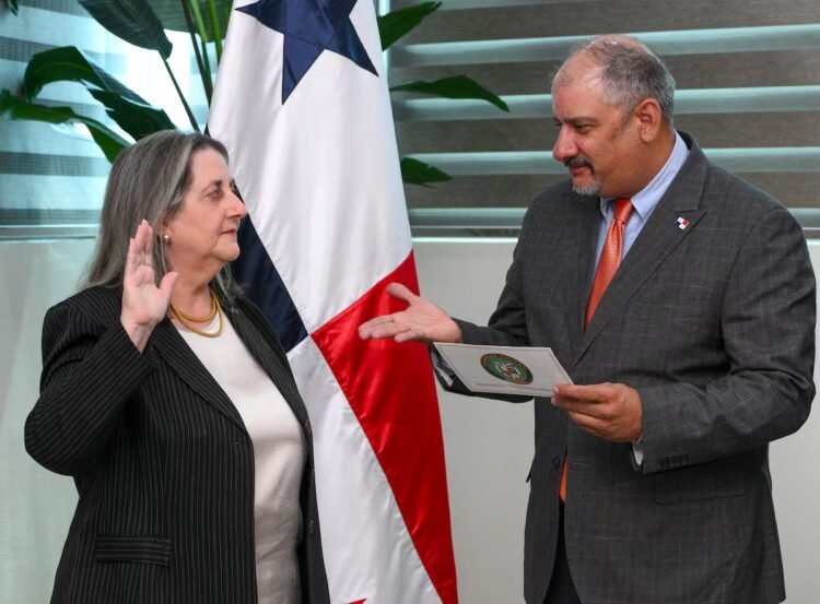 Ángela Russo is sworn in as Ombudsman in the National Assembly