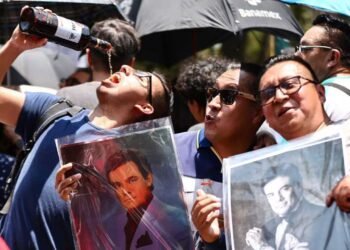 They celebrated José José as he should… with extra glasses