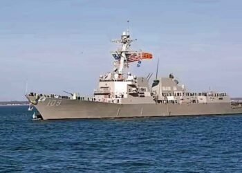 US warships cross the Strait of Hormuz; Iran denies it