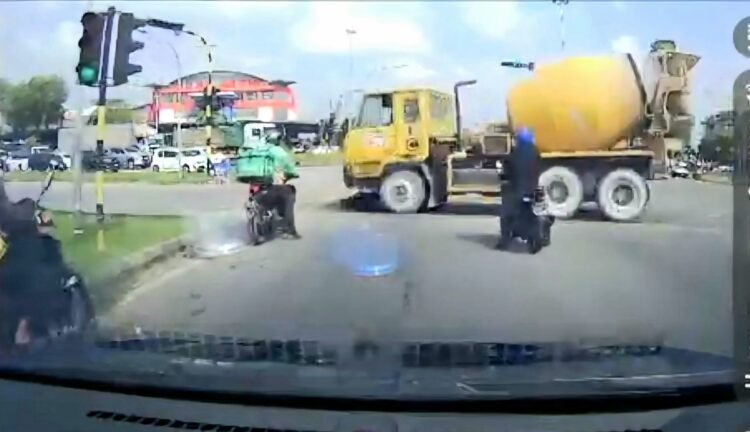 Cement lorry driver arrested after fatal crash at Sibu traffic lights