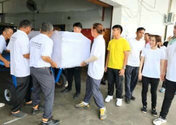 Remains of prominent businessman Lau Cheng Kiong arrive in Sibu ahead of final rites