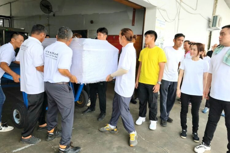 Remains of prominent businessman Lau Cheng Kiong arrive in Sibu ahead of final rites