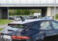 Tageblatt.lu | Improvement for the worse? | Despite traffic lights, traffic is still backed up in the Dudelingen roundabout