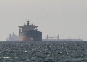 Oil prices plunge after Iran announces Strait of Hormuz completely open to commercial shipping