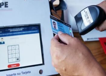 Face and Seal | Should there be electronic voting in Peru? Javier Albán | Erick Iriarte