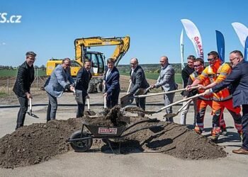 The construction of sixteen kilometers of the D35 in Jičín has begun. It should be finished in three years