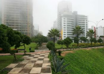 Lima dawns with clouds and a slight feeling of cold after several days of heat