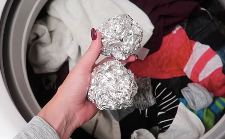 What is the purpose of putting aluminum foil in the washing machine? this is what you should know