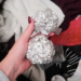 What is the purpose of putting aluminum foil in the washing machine? this is what you should know
