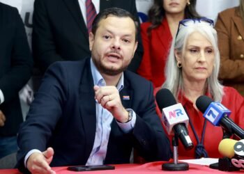 Juan Carlos Hidalgo accuses the ruling party of trying to ‘paralyze’ the Constitutional Chamber to stop controls on the Government